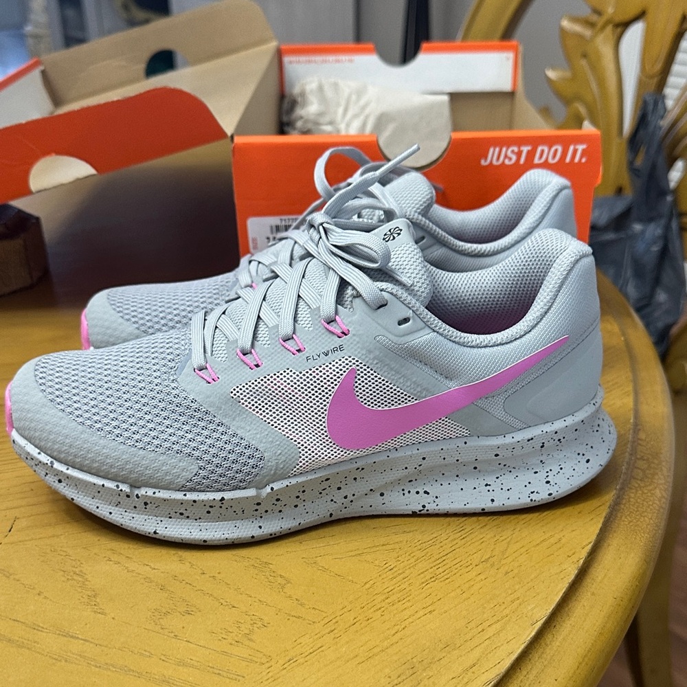 Nike Women's Gray and Pink Sneakers